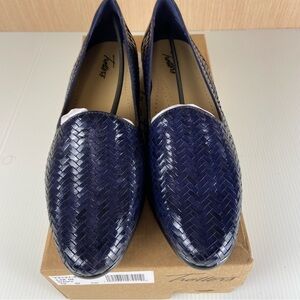 Trotters Liz III Navy Woven Leather Loafers 10W Wide NIB